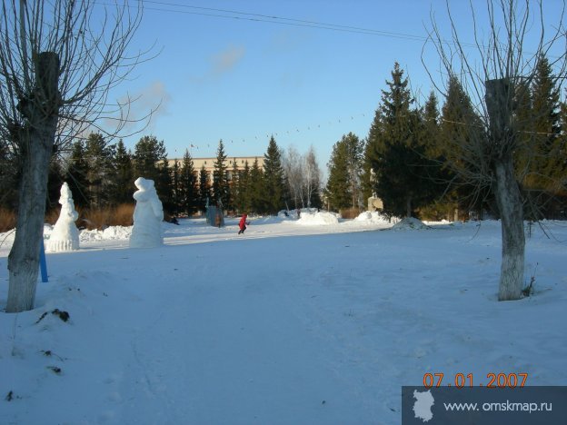 Площадь возле клуба Площадь возле клуба