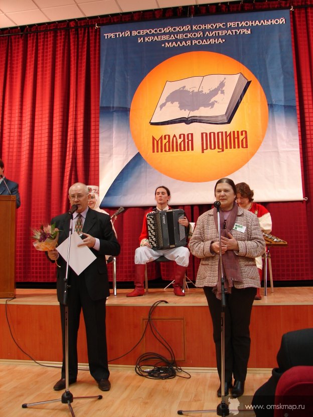 Вручение премии главному редактору Н. Маслову