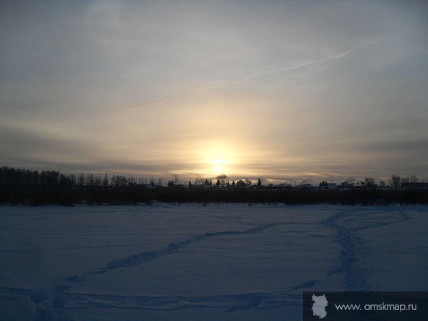 вид на на село с озера