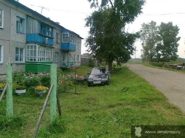 у дома