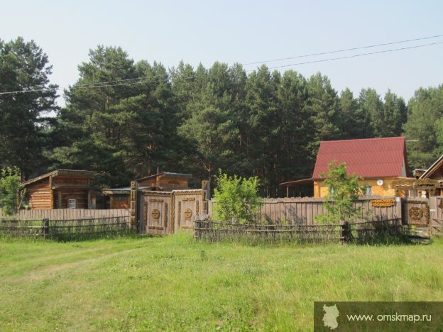 Дом с красивой резьбой Дом с красивой резьбой