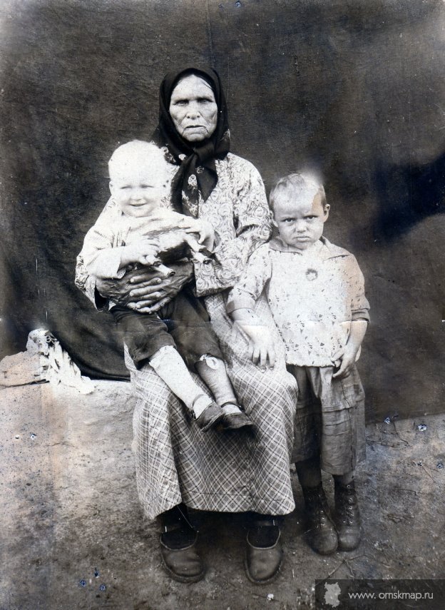 Бобровская Татьяна Павловна с внуками