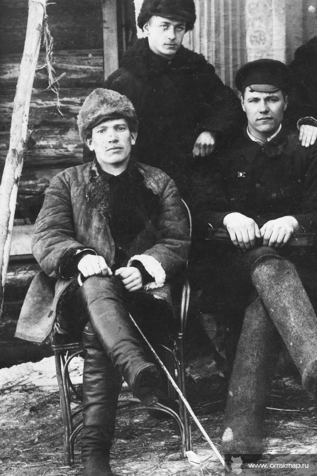 Бобровский Андрей Лаврентьевич (слева)