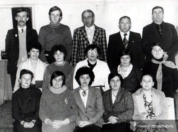 Коллектив учителей Такмыкской школы. 80-е годы ХХ века. 