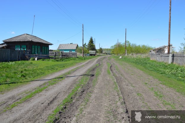 Улица Центральная в поселке Плахино