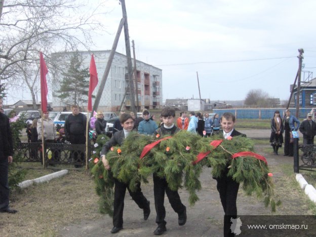 9 мая у сельского памятника землякам