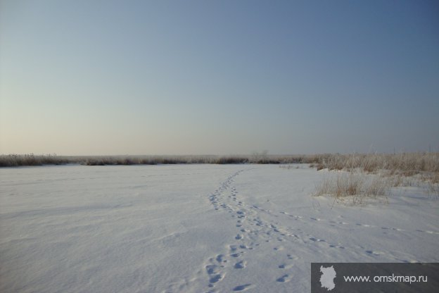 Прогулка по озеру в зимний солнечный день