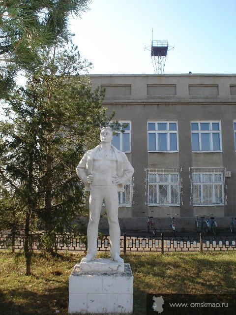 Памятник труженику  Желанного