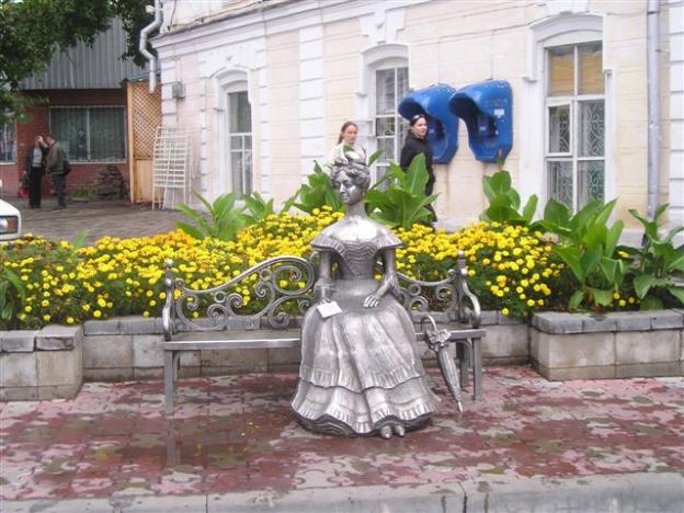 Памятник Любаше Памятник Любаше