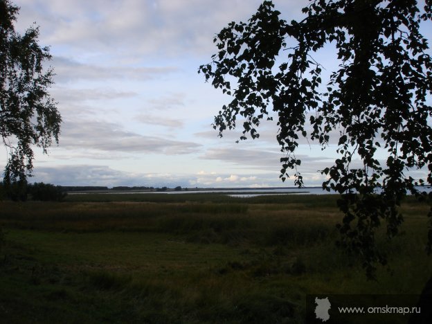 Вдали село Красный Пахарь