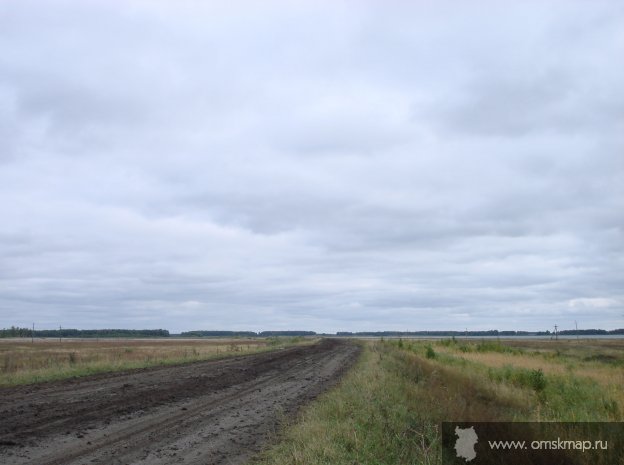 Дорога вдоль озера